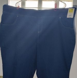 Terra and Skye pull on jeans capris